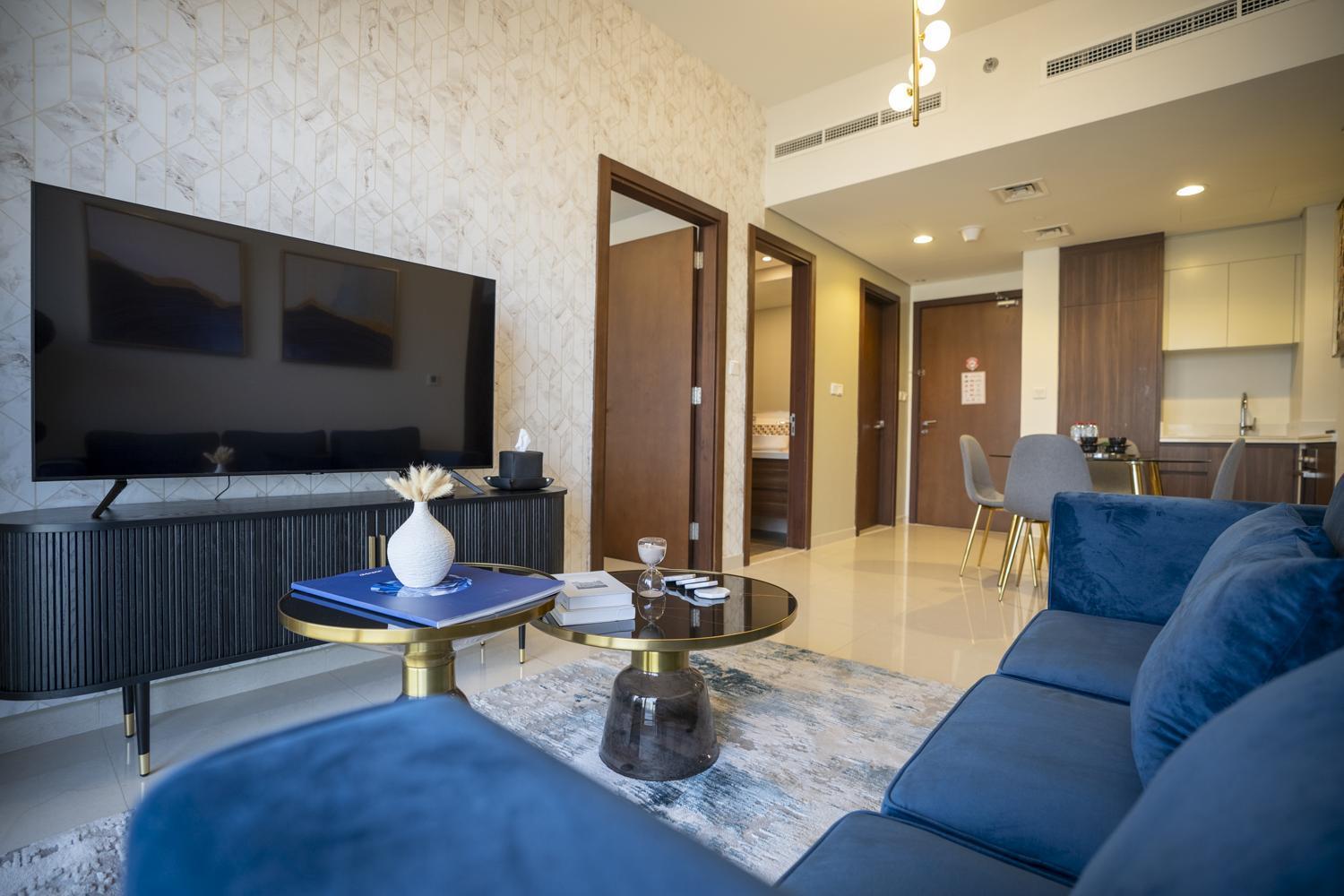 Stunning Canal Views L Sleeps 6 Dubai